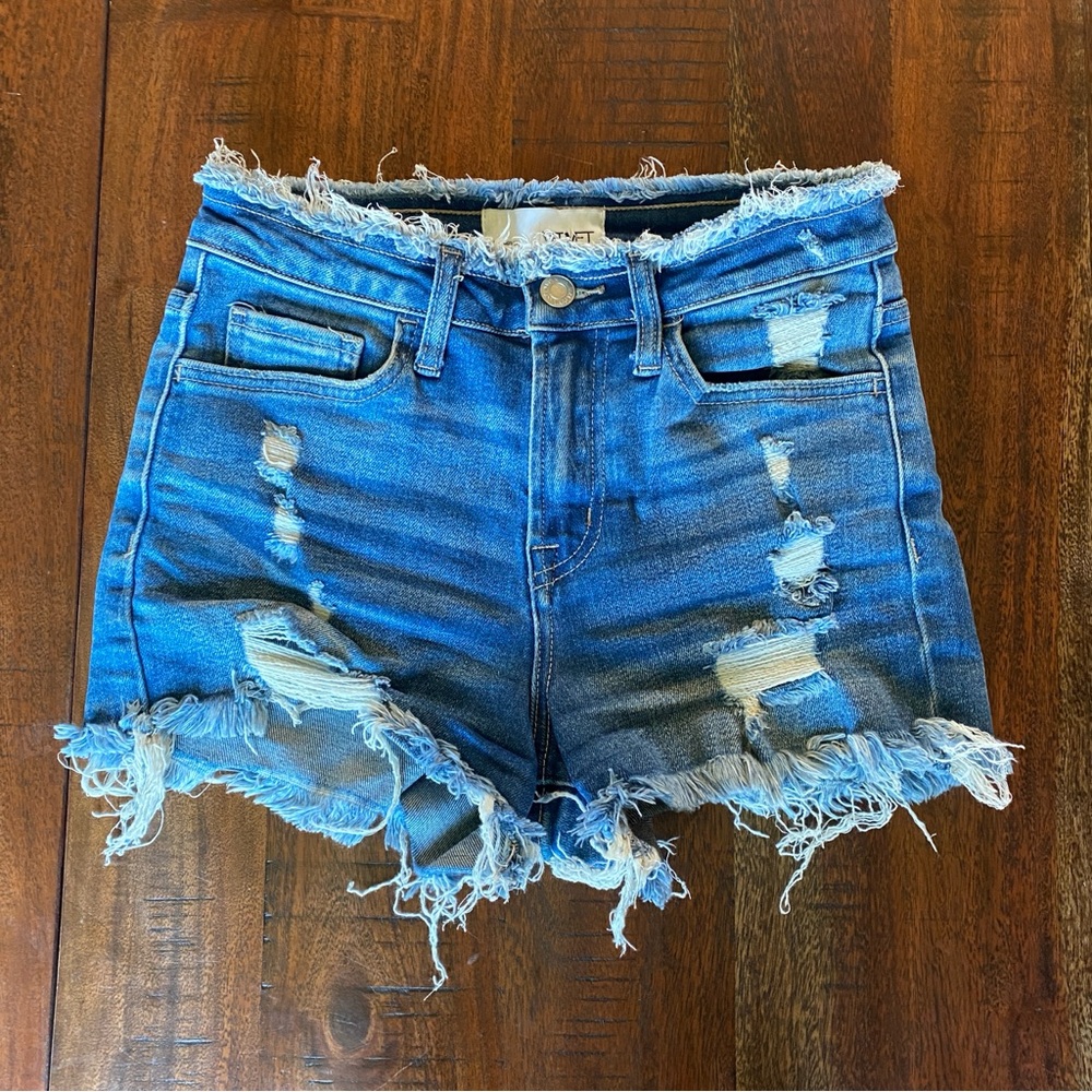Sale! Closet Clean Out! Vervet Distressed Shorts - XS - Picture 6 of 7